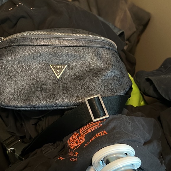 Guess Fanny pack - Picture 3 of 3